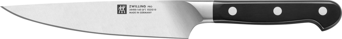 Zwilling Pro Fleischmesser 160 mm in Schwarz präsentiert im Onlineshop von KAQTU Design AG. Küchenmesser ist von Zwilling Kitchen