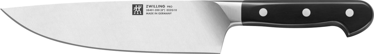 Zwilling Pro Kochmesser 200 mm in Schwarz präsentiert im Onlineshop von KAQTU Design AG. Küchenmesser ist von Zwilling Kitchen