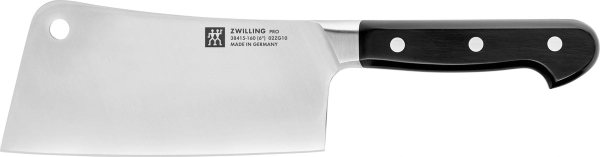 Zwilling Pro Hackmesser, 160 mm in Schwarz präsentiert im Onlineshop von KAQTU Design AG. Küchenmesser ist von Zwilling Kitchen