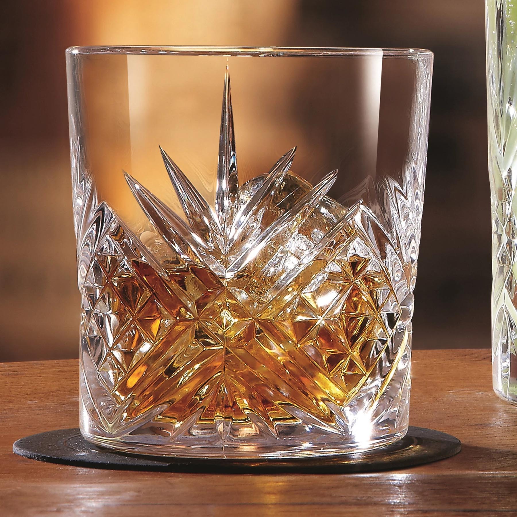 Eleganter Broadway O/F Becher mit 0.3 Litern Fassungsvermögen, ideal für Whisky, aus hochwertigem transparentem Glas von Arc.