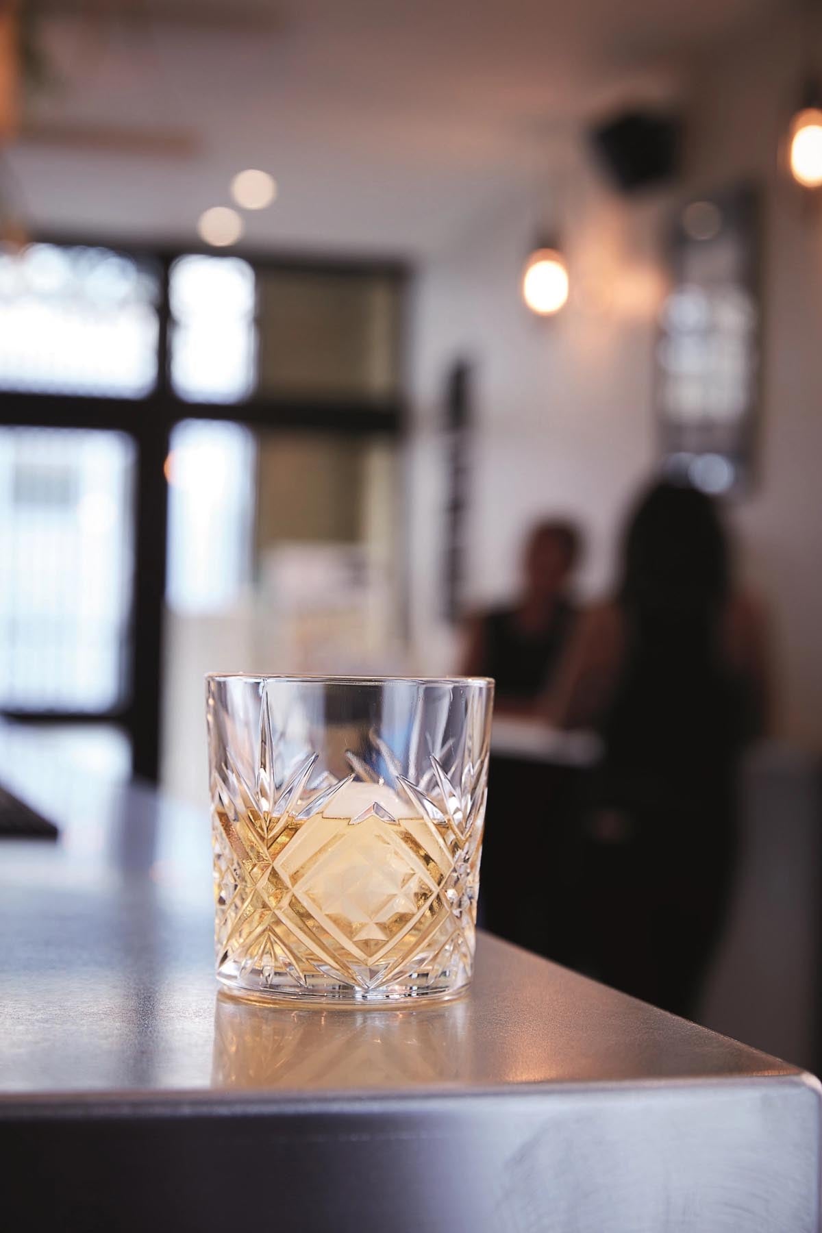 Stilvoller Broadway O/F Becher mit 0.3 Litern, perfekt für Whiskygenuss, gefertigt aus klarem, hochwertigem Glas von Arc.