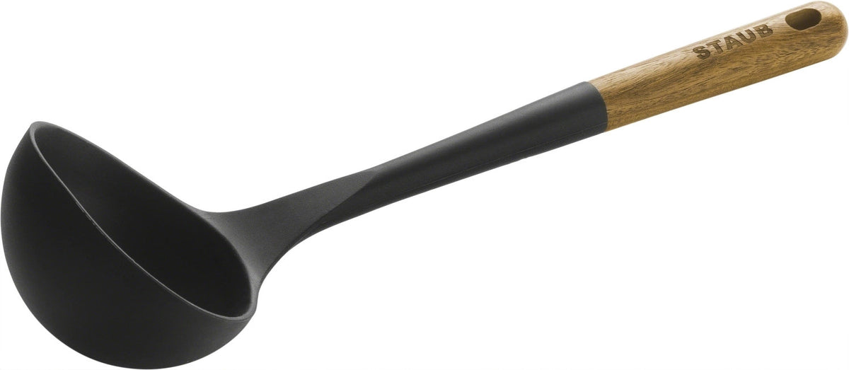 Suppenkelle, 31 cm Akazie Silikon in Braun präsentiert im Onlineshop von KAQTU Design AG. Kochbesteck ist von Staub