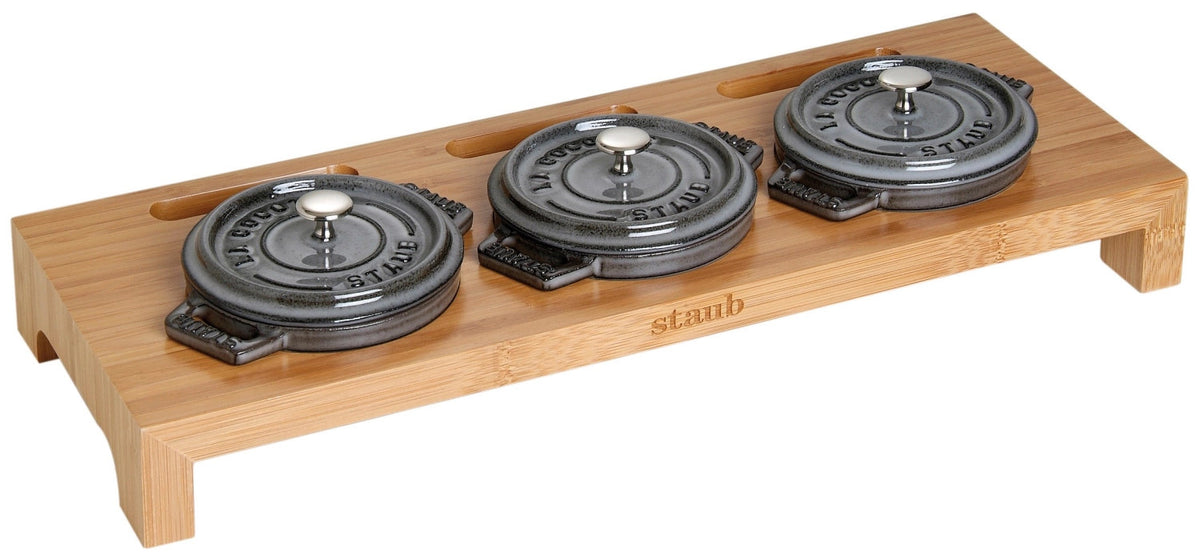 3er Ständer für Cocottes Bambus, 42x16cm in Braun präsentiert im Onlineshop von KAQTU Design AG. Küchenhelfer ist von Staub