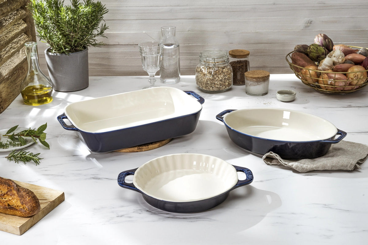 Auflaufform rechteckig in Blau präsentiert im Onlineshop von KAQTU Design AG.  ist von Staub