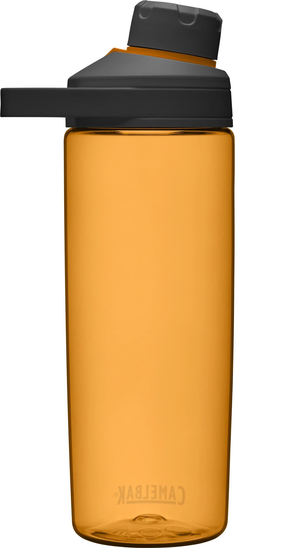 Stylische Chute Mag Bottle 0.6l in lebhaftem Lava-Orange von Camelbak, ideal für unterwegs und perfekt für Hydration.