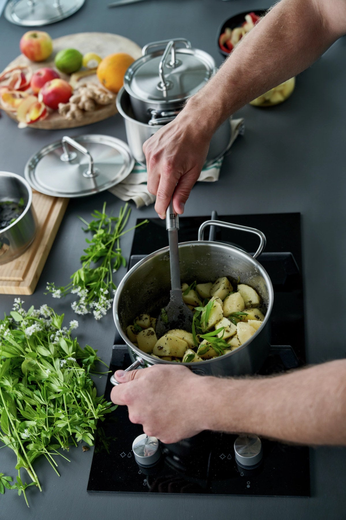 Zwilling Twin Classic Kochgeschirr-Set, 4tlg. in Silber präsentiert im Onlineshop von KAQTU Design AG.  ist von Zwilling Kitchen