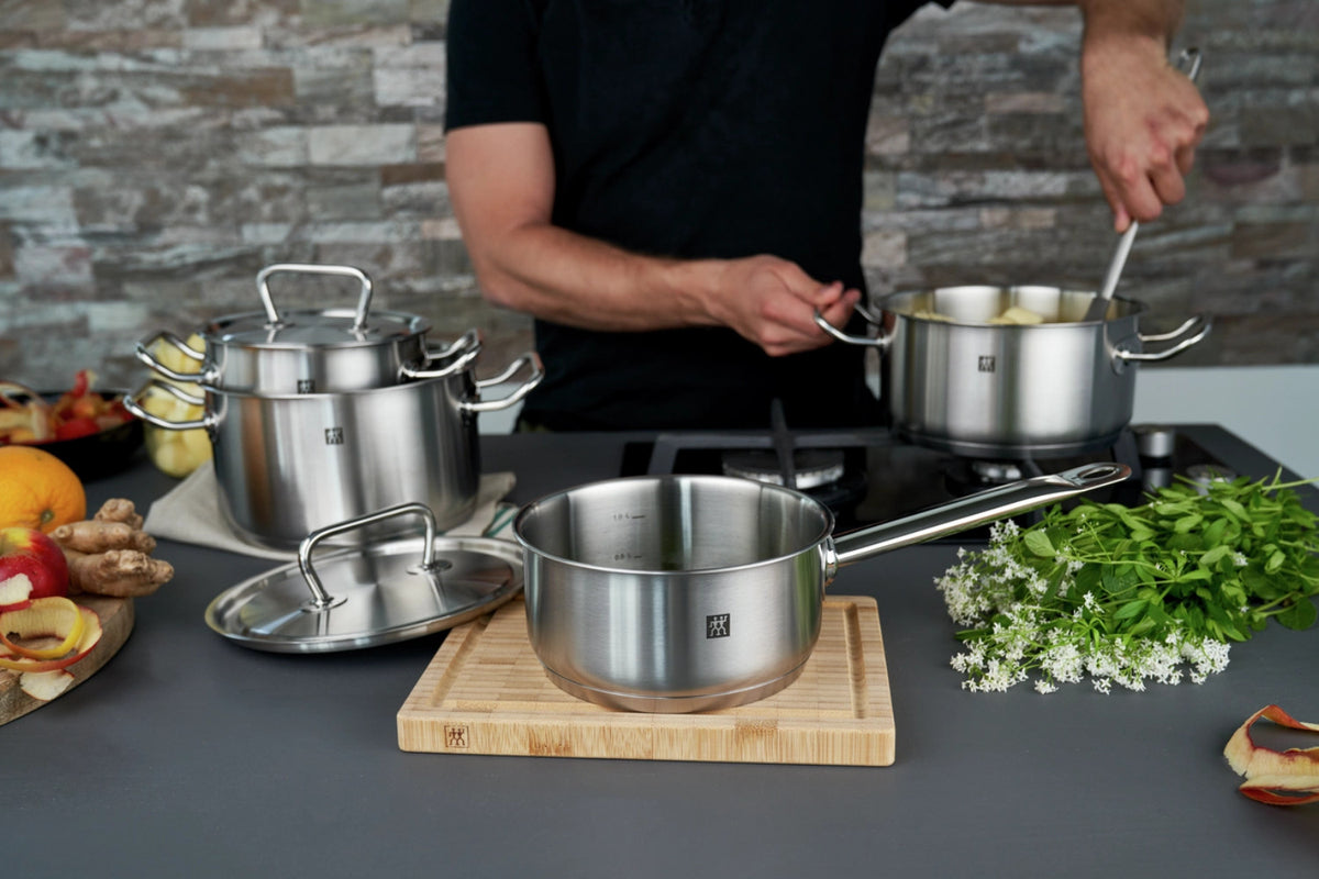 Zwilling Twin Classic Kochgeschirr-Set, 4tlg. in Silber präsentiert im Onlineshop von KAQTU Design AG.  ist von Zwilling Kitchen