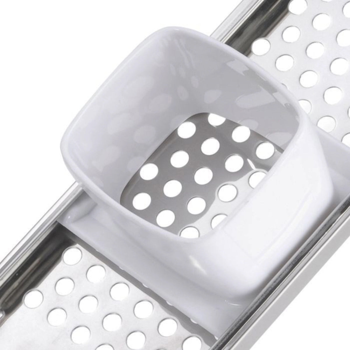 Spätzlehobel Knöpfle, 32x11x6.5cm in Silber präsentiert im Onlineshop von KAQTU Design AG. Küchenhelfer ist von Westmark