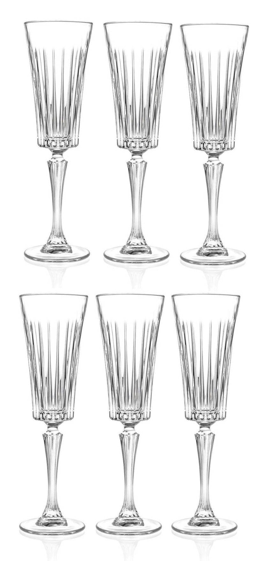 Sechs transparente Champagner Flutes aus Kristallglas von RCR mit Streifenmuster, schlanker Form, Ø7.1 cm, Höhe 23.8 cm, Volumen 21 cl, auf weissem Hintergrund.