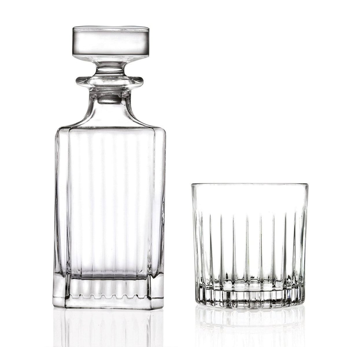 Produktfoto des 7er Set Timeless Whisky von RCR: transparente Karaffe mit sechs passenden Trinkgläsern aus Kristallglas, klare Formgebung.