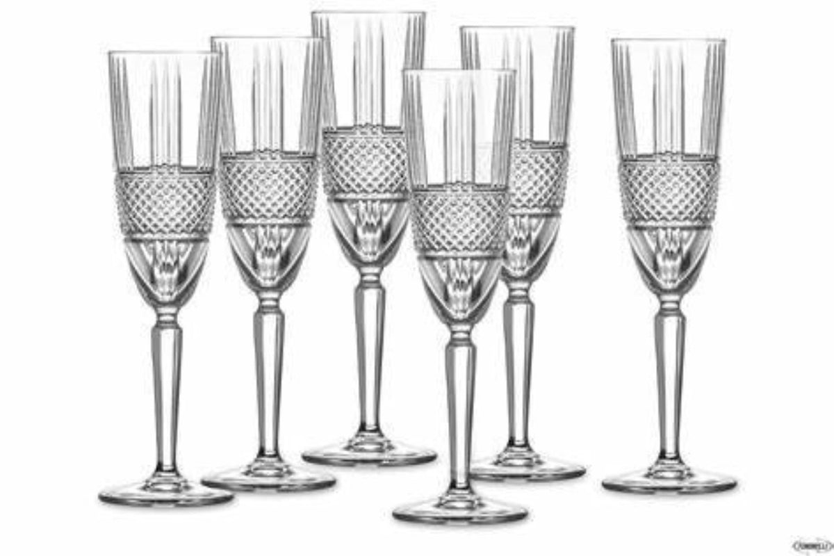 Sechs transparente Champagner Flutes aus Glas von RCR, schlanke Form, Ø5.9 cm, Höhe 22.7 cm, 19cl Fassungsvermögen, auf hellem Hintergrund