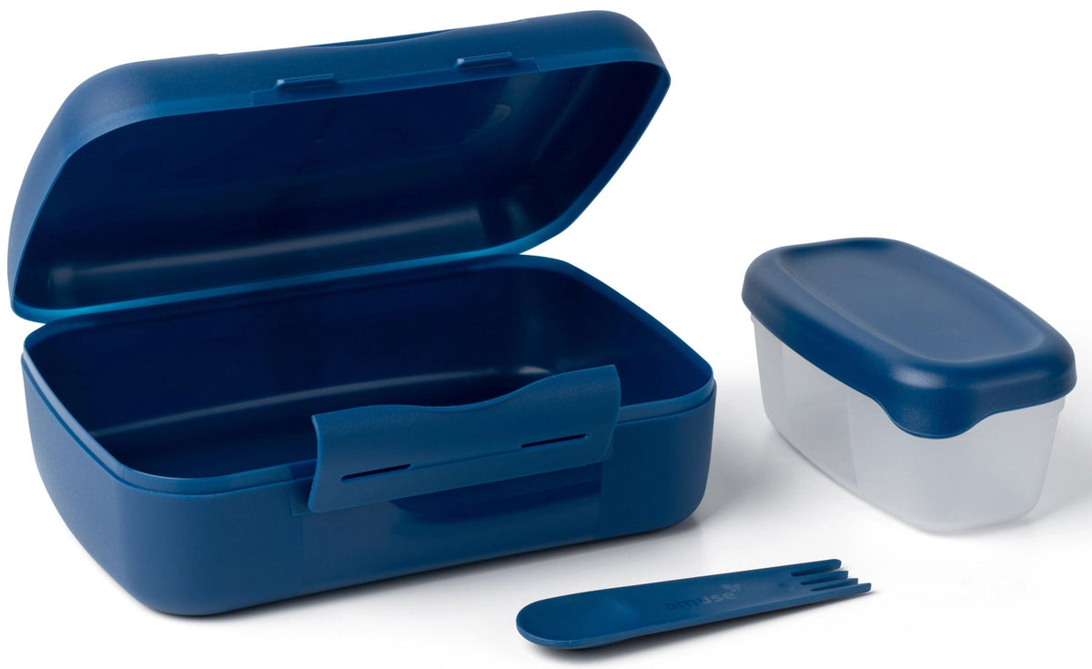 Amuse Basic Brunch Salat Box Göffel 210X156X71mm Dunkelblau in Blau präsentiert im Onlineshop von KAQTU Design AG. Snackbox ist von Amuse