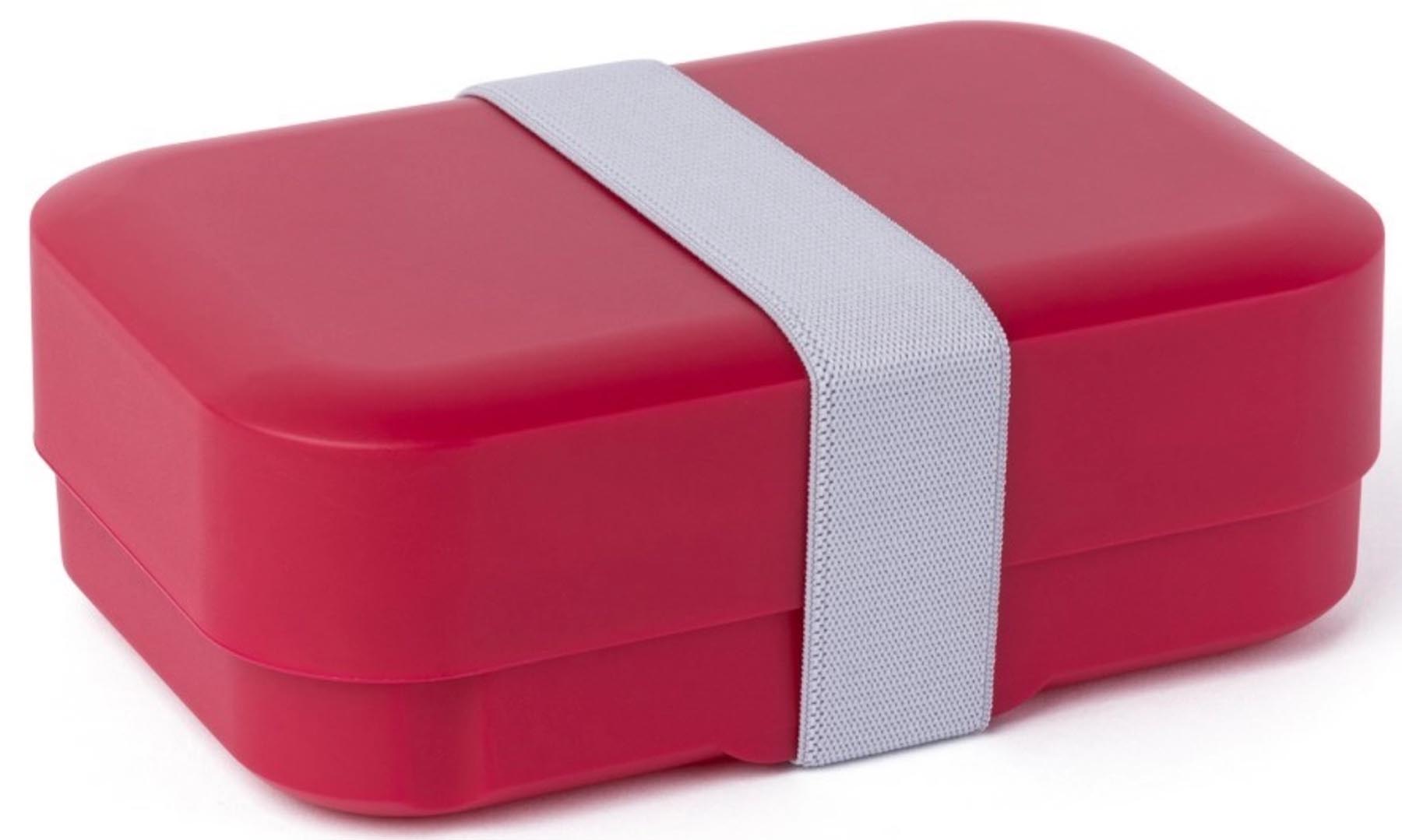 Stylische Lunchbox in tiefem Rubinrot von AMUSE BASIC, perfekt für unterwegs, Maße: 185x125x50 mm, ideal für Snacks und kleine Gerichte.