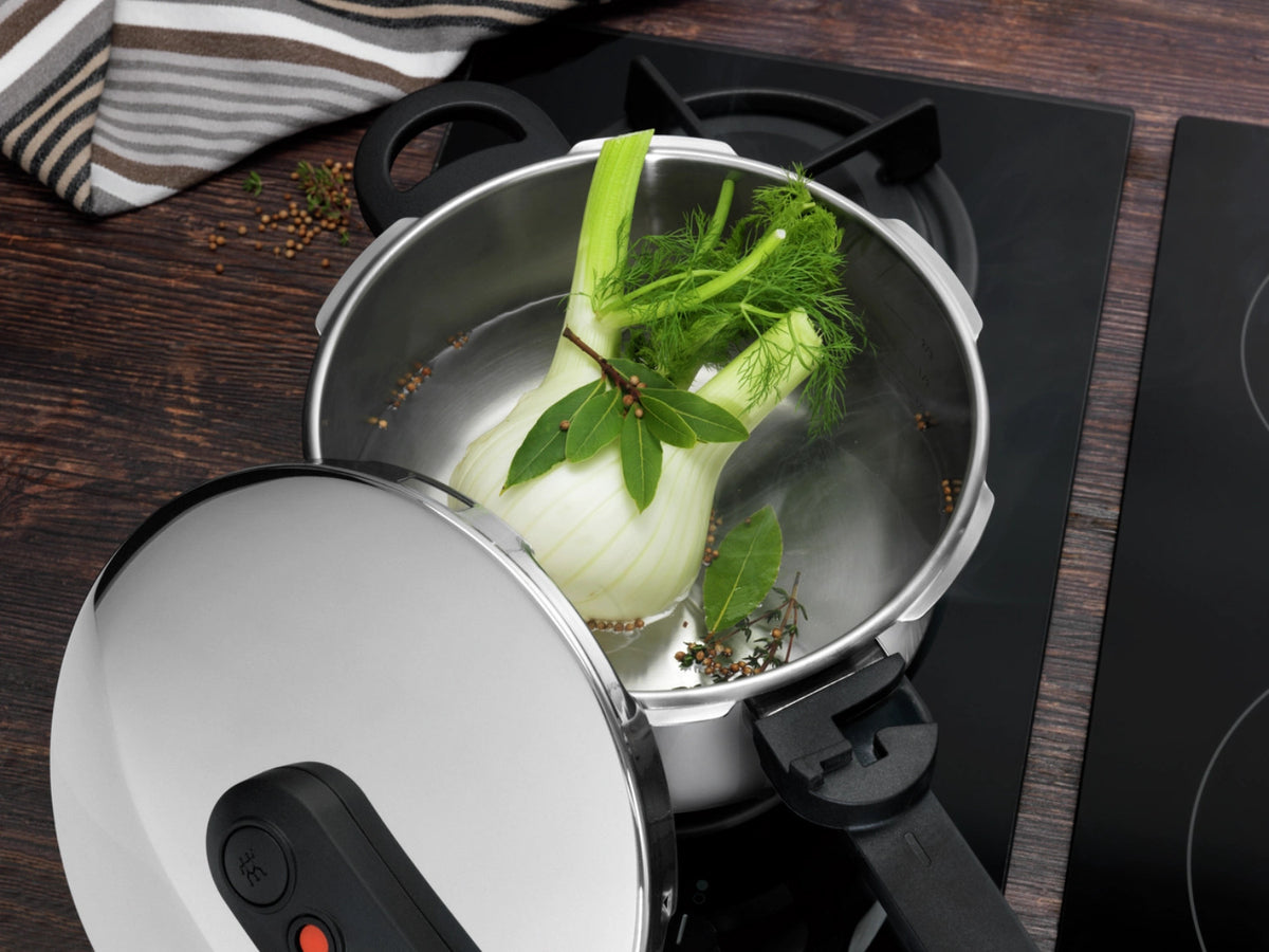 Ecoquick II Dampfkochtopf, 6l in Silber präsentiert im Onlineshop von KAQTU Design AG.  ist von Zwilling Kitchen