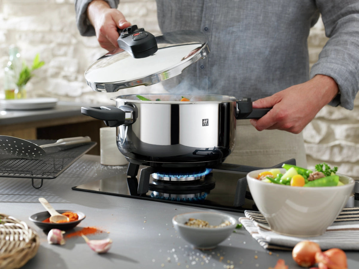 Ecoquick II Dampfkochtopf, 6l in Silber präsentiert im Onlineshop von KAQTU Design AG.  ist von Zwilling Kitchen