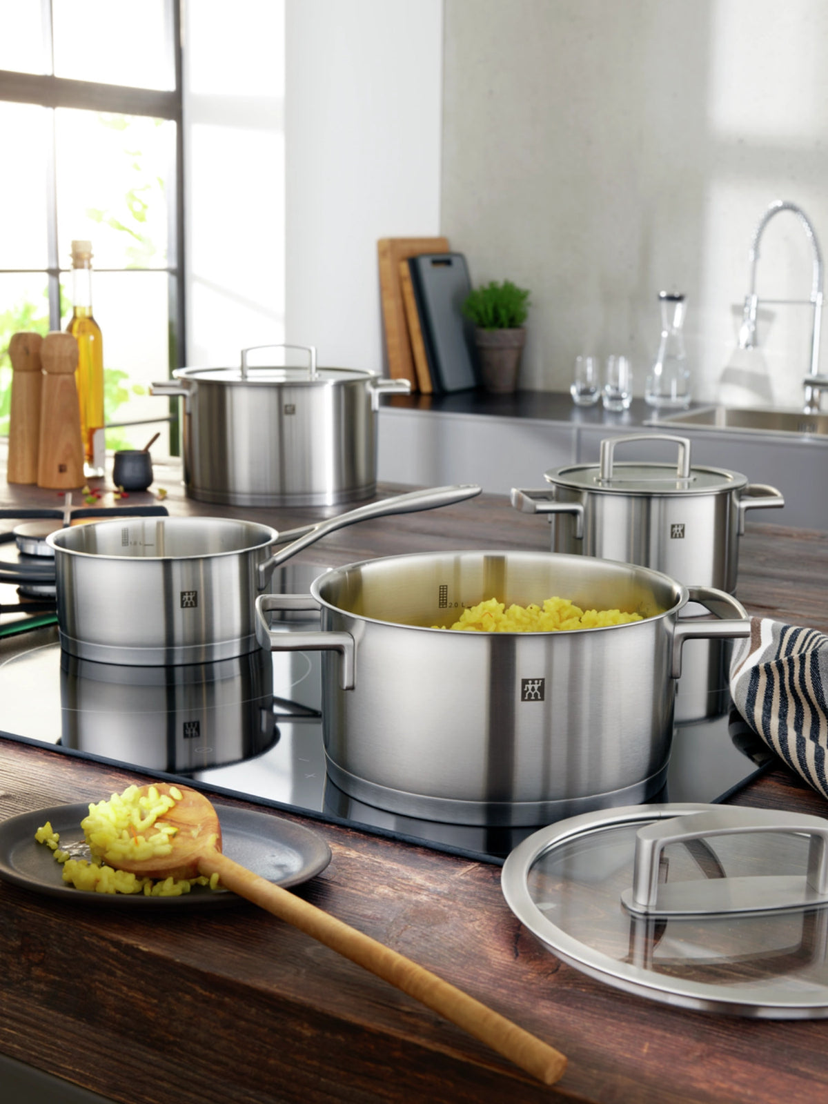 Zwilling Vitality Kochgeschirr-Set 5tlg. in Silber präsentiert im Onlineshop von KAQTU Design AG.  ist von Zwilling Kitchen