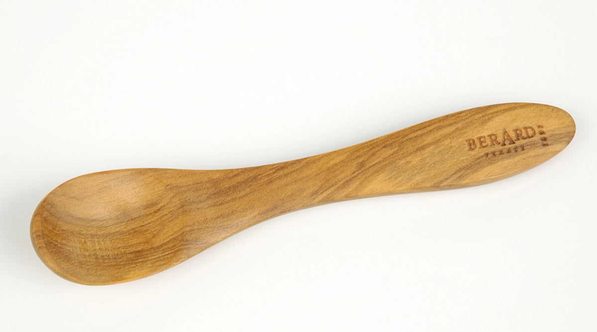 Eierlöffel Olivenholz 11 cm in Braun präsentiert im Onlineshop von KAQTU Design AG. Besteck ist von Bérard