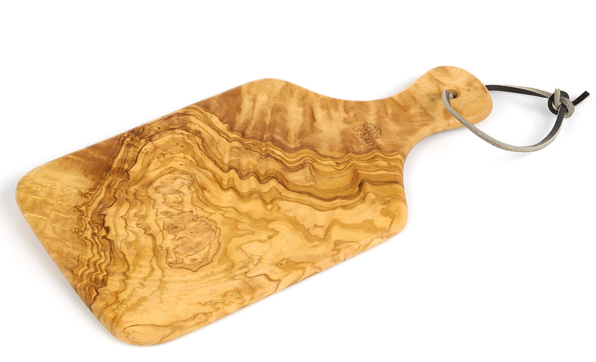 Schneidebrett mit Griff Olivenholz 26x12x0.7 cm in Braun präsentiert im Onlineshop von KAQTU Design AG. Schneidbrett ist von Bérard