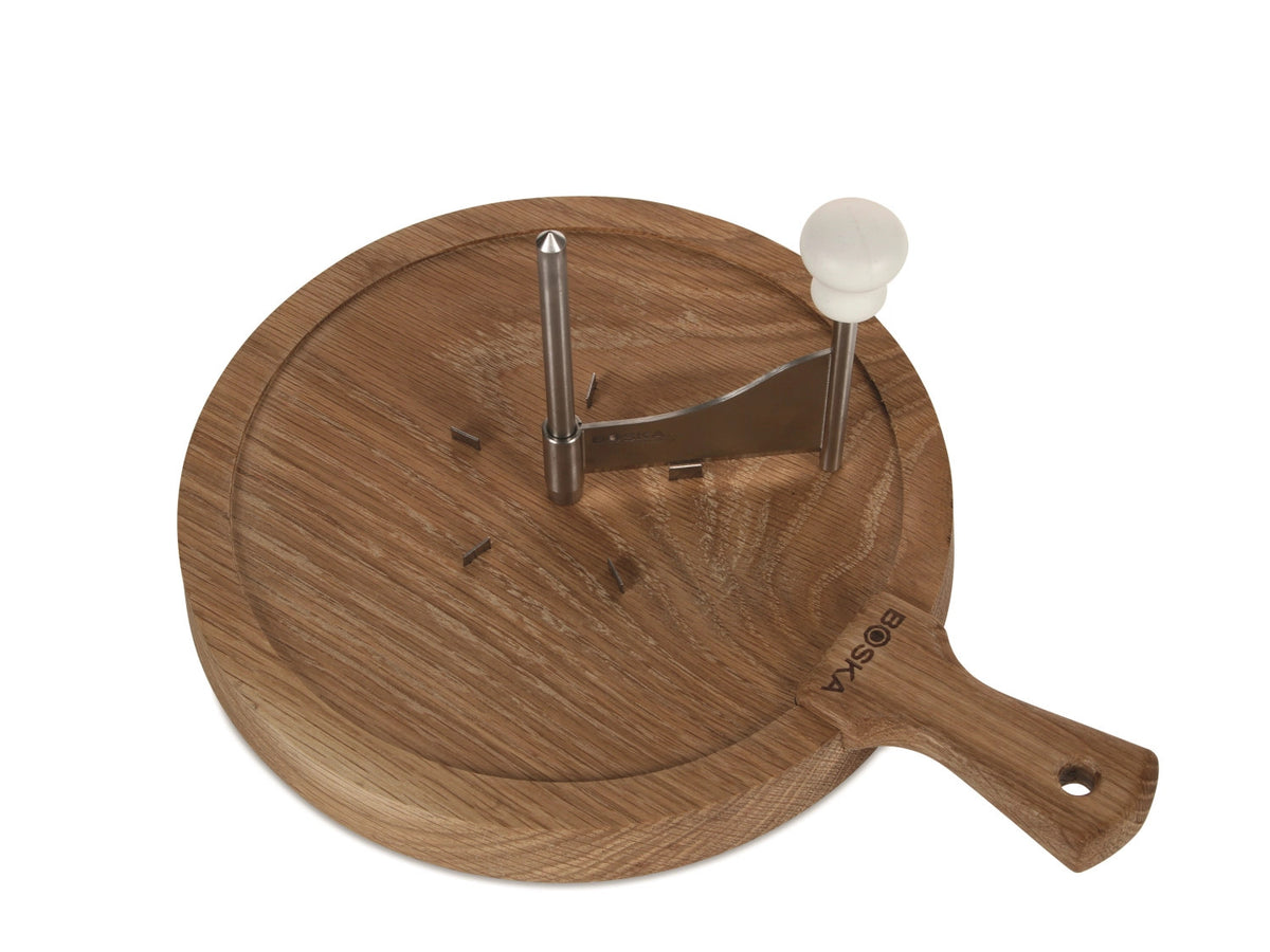 Käseschaber Friends in Braun präsentiert im Onlineshop von KAQTU Design AG. Käsezubehör ist von Boska