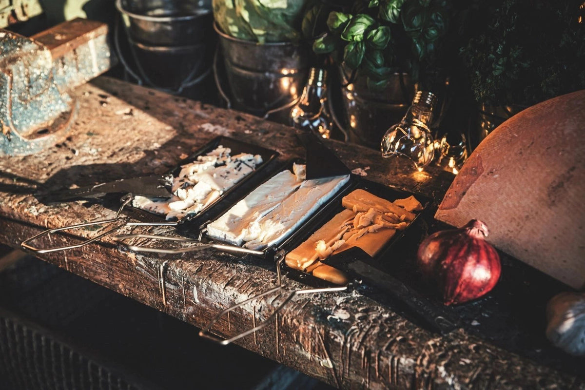 Cheese Barbeclette® schwarz Edelst. Plastik Stahl 270x90x10 in Schwarz präsentiert im Onlineshop von KAQTU Design AG. Fondue/Raclette ist von Boska