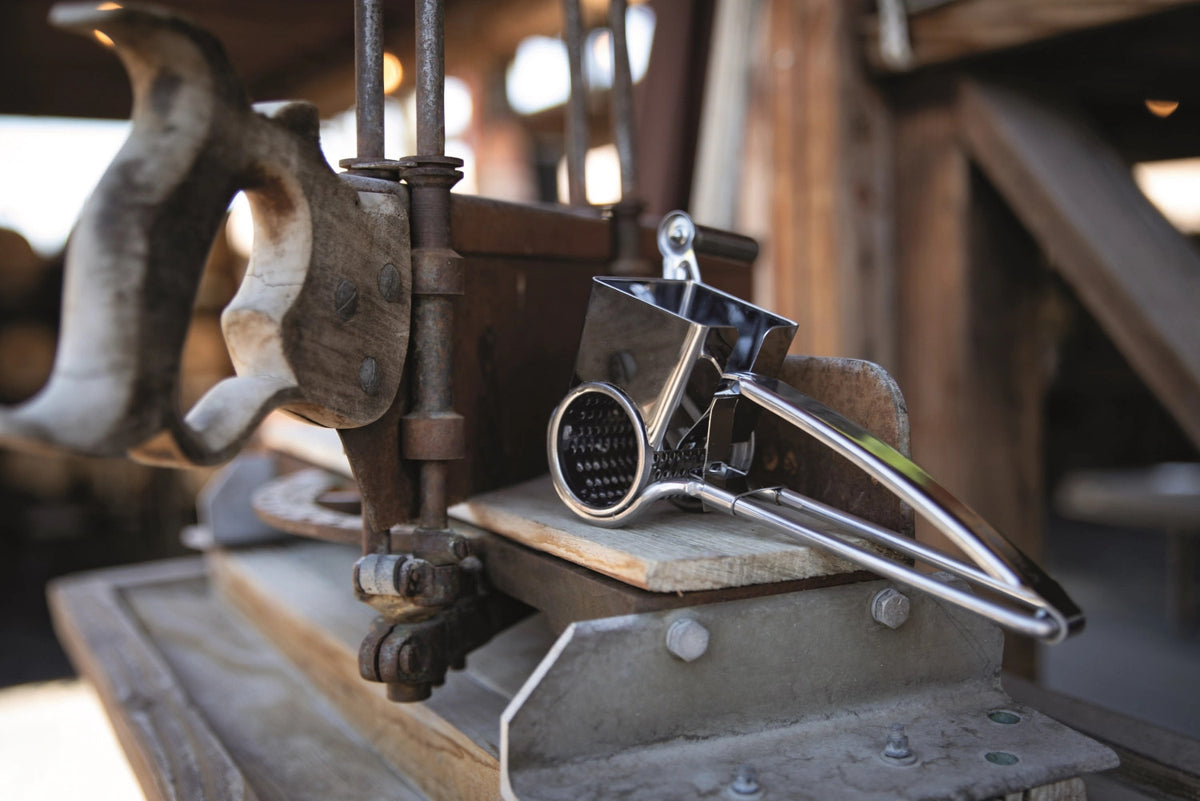 Käsereibemühle Explore in Silber präsentiert im Onlineshop von KAQTU Design AG. Käsereibe ist von Boska
