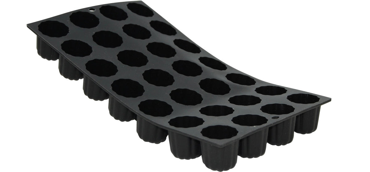 Moul Flex Backform 17.5x30cm für 28 Cannelés in Schwarz präsentiert im Onlineshop von KAQTU Design AG. Backform / Backblech ist von de Buyer