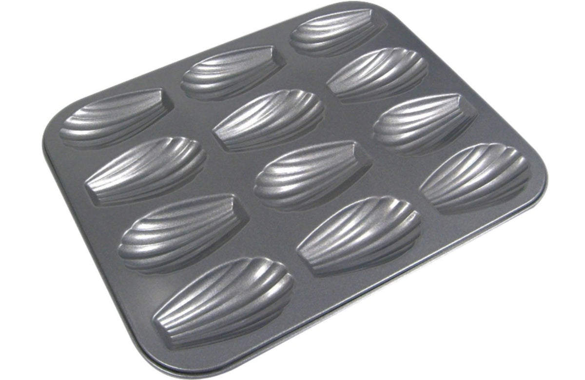 Backblech für 12 Madeleines 26x20cm in Silber präsentiert im Onlineshop von KAQTU Design AG. Backform / Backblech ist von de Buyer