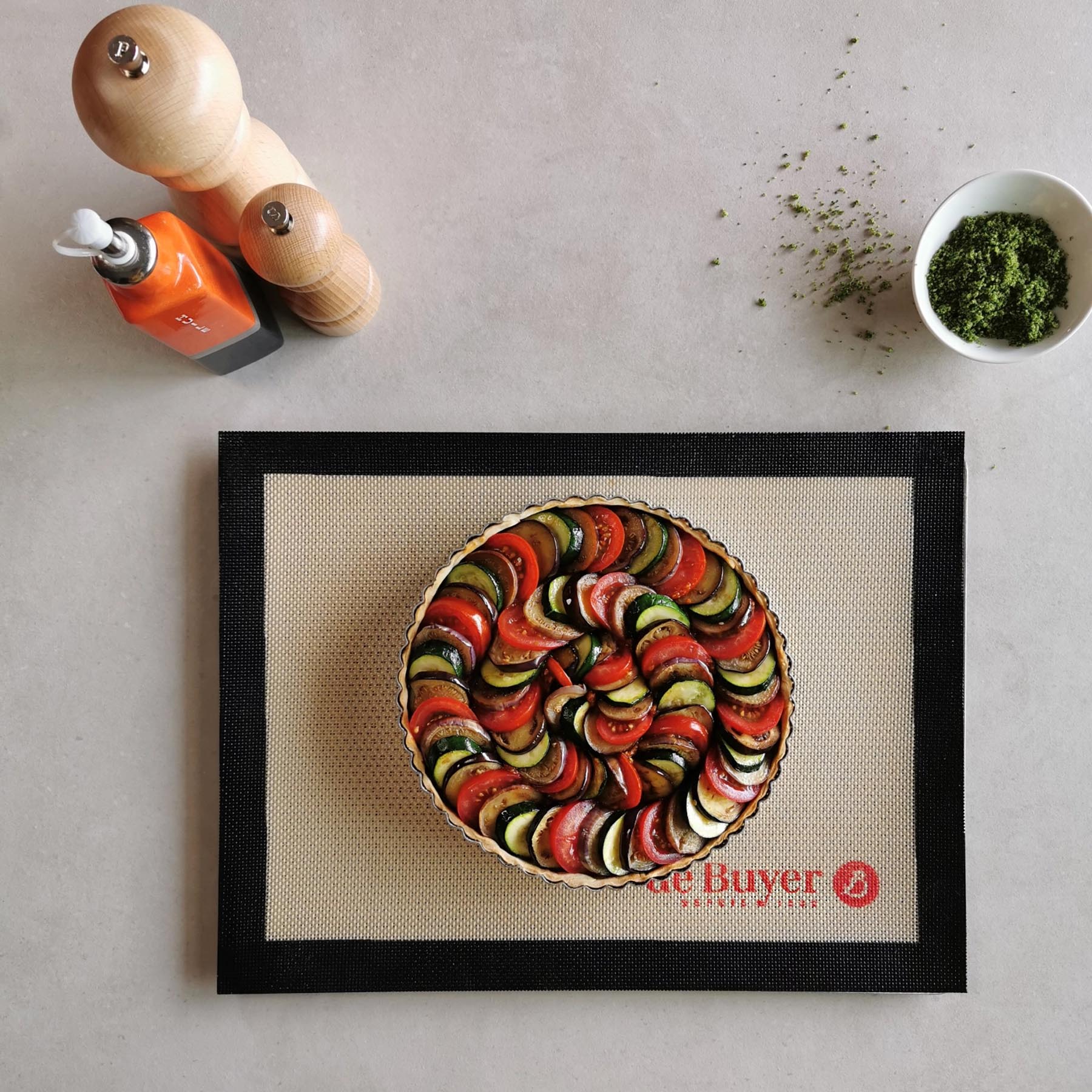 Vielseitige Silikonbackmatte 40x30 cm von de Buyer, ideal für müheloses Backen und kreative Küchenideen in stilvollem Design.