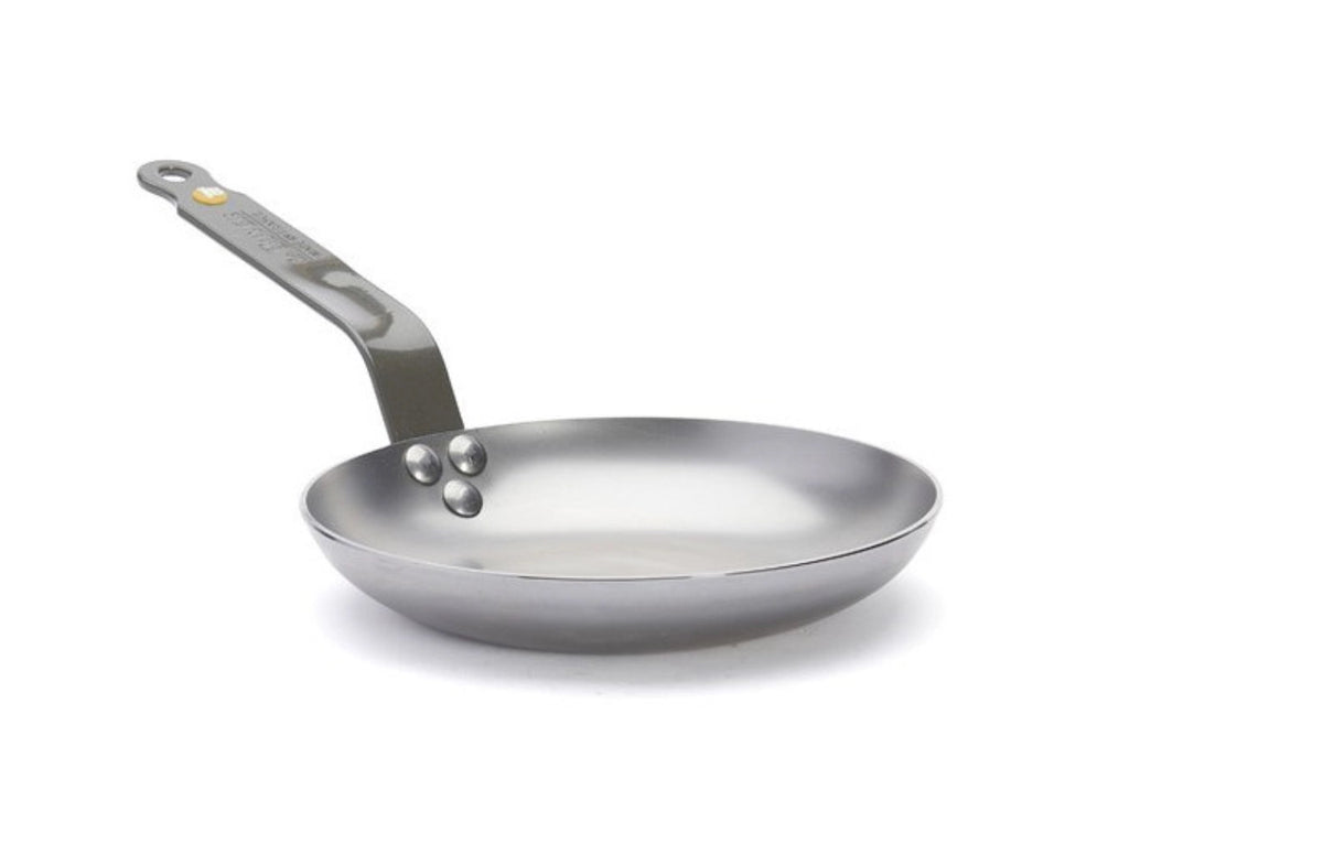 MINERAL B ELEMENT Omelettepfanne D:28cm Induktion in Silber präsentiert im Onlineshop von KAQTU Design AG. Bratpfanne ist von de Buyer