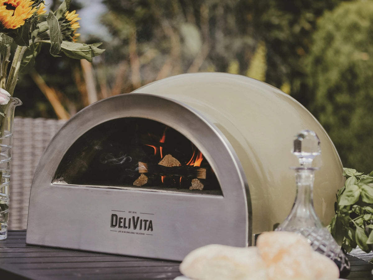 Ofen olivgrün in Grün präsentiert im Onlineshop von KAQTU Design AG. Backutensilien ist von Delivita