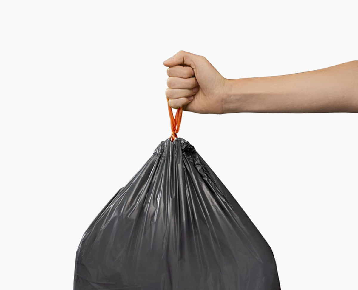 IW4 30 L Eco Müllbeutel Recycelte Müllbeutel 20erPack in Silber präsentiert im Onlineshop von KAQTU Design AG. Mülleimer ist von Joseph Joseph