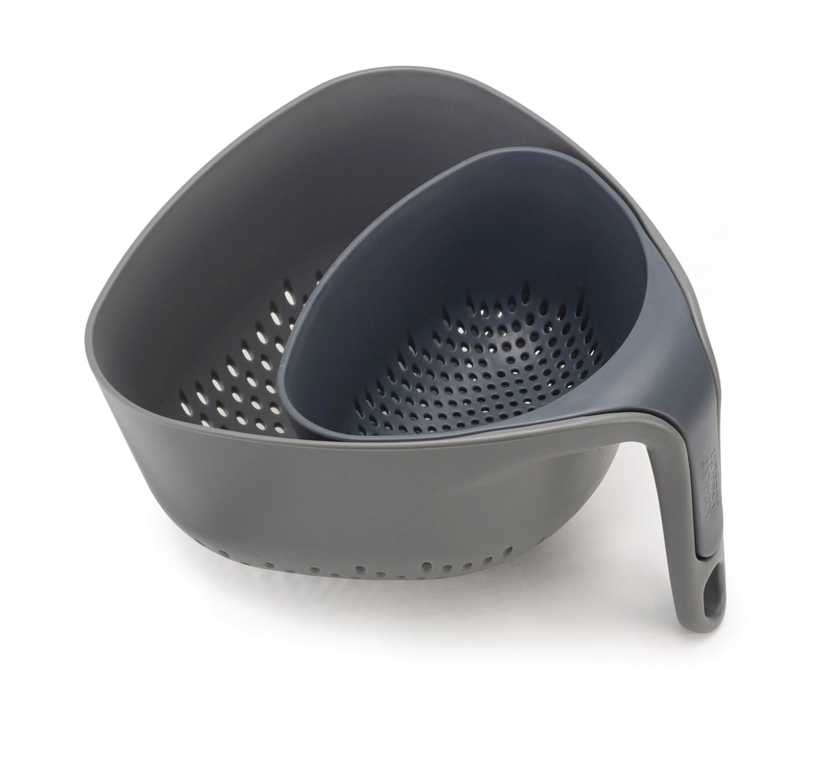 Nest grau Sieb 2-tlg., 22x23.5x13.3cm in Silber präsentiert im Onlineshop von KAQTU Design AG. Küchensieb ist von Joseph Joseph