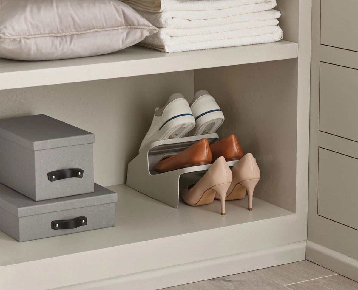 Shoe-In Schuhgestell kompakt ecru in Beige präsentiert im Onlineshop von KAQTU Design AG. Schuhregal ist von Joseph Joseph