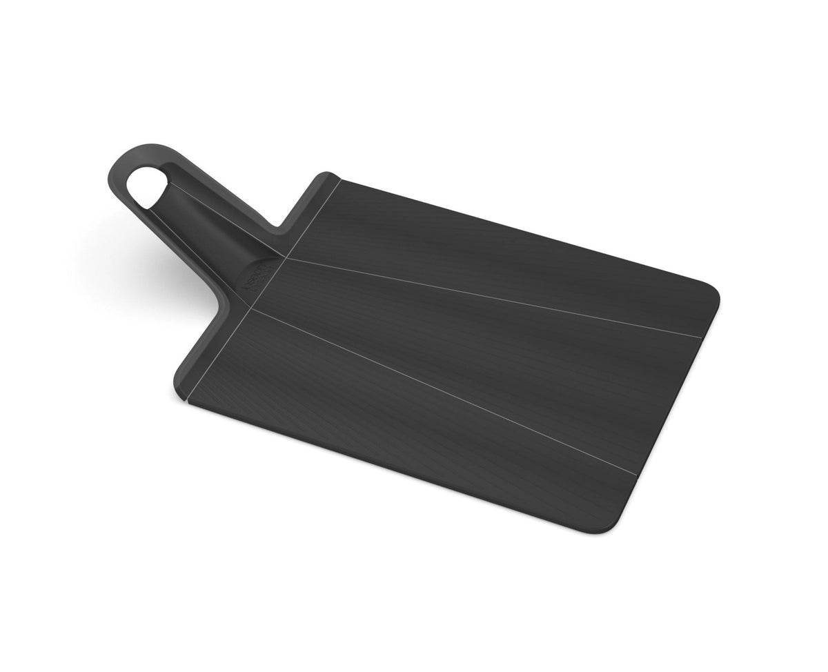 Chop2Pot Plus faltbares Schneidebrett schwarz, 37.5x21.2cm in Schwarz präsentiert im Onlineshop von KAQTU Design AG. Schneidbrett ist von Joseph Joseph