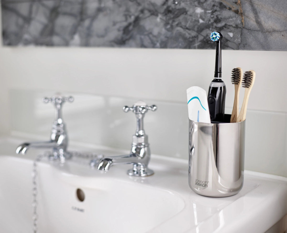 EasyStore Luxe Zahnbürstenhalter Edelstahl in Grau präsentiert im Onlineshop von KAQTU Design AG. Zahnputz ist von Joseph Joseph