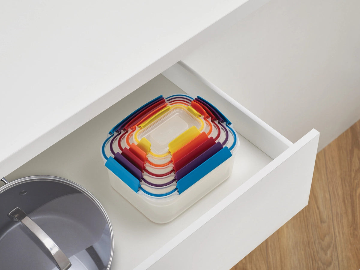 Nest Lock multicolor Vorratsdosenset 5-tlg. in Mehrfarbig präsentiert im Onlineshop von KAQTU Design AG. Aufbewahrungsdose ist von Joseph Joseph