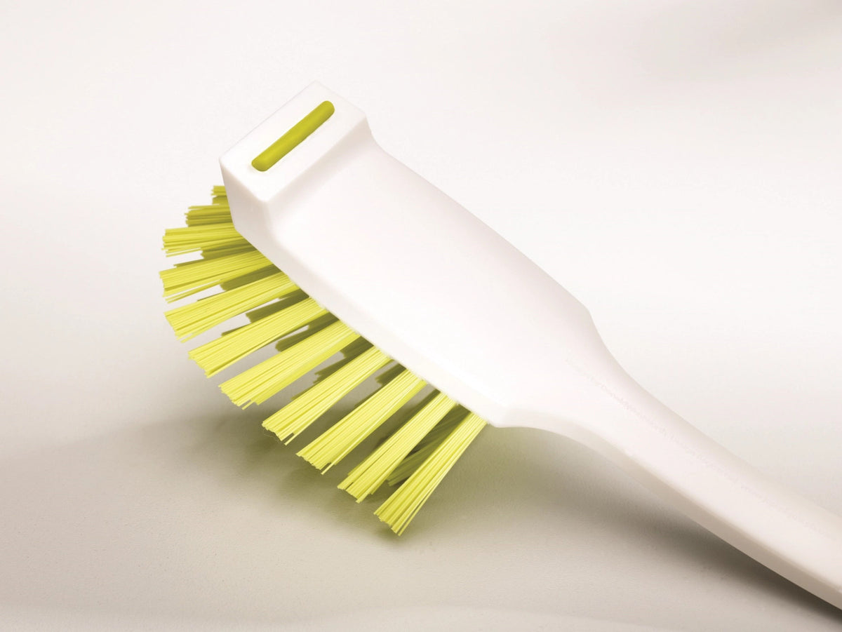 Edge Dish Reinigungsbürste grün in Grün präsentiert im Onlineshop von KAQTU Design AG. Abwasch ist von Joseph Joseph
