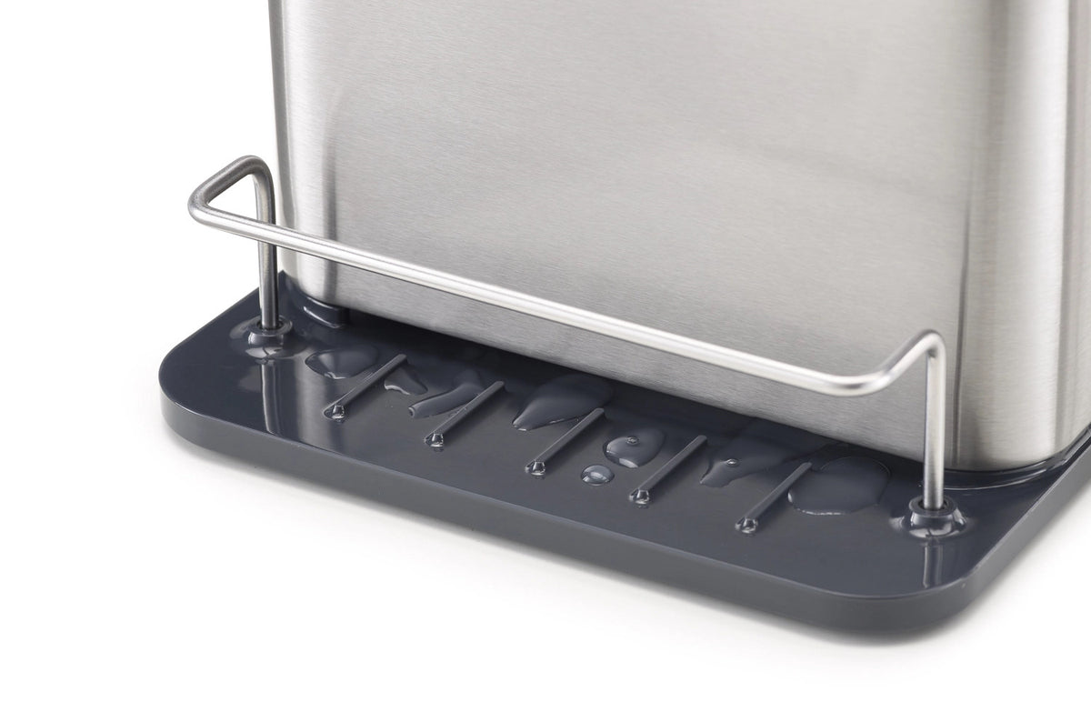 Surface Sink Tidy, gross, 18x12.5x12.8 cm in Silber präsentiert im Onlineshop von KAQTU Design AG. Badzubehör ist von Joseph Joseph
