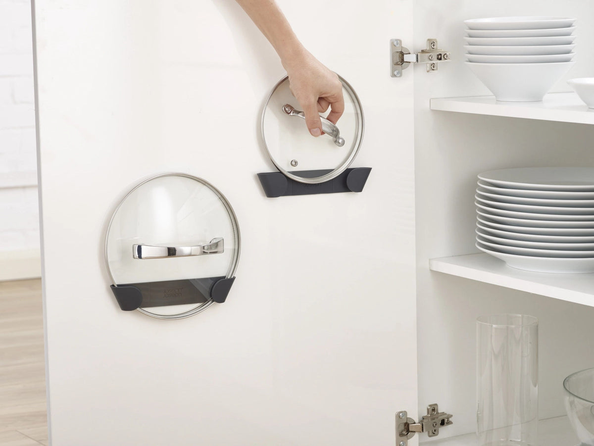 CupboardStore für Pfannendeckel, 4 Stk. in Silber präsentiert im Onlineshop von KAQTU Design AG. Aufbewahrungsbehälter ist von Joseph Joseph
