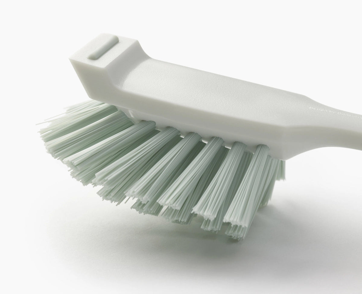 Edge Spülbürste - Light Stone Sage in Weiss präsentiert im Onlineshop von KAQTU Design AG. Abwasch ist von Joseph Joseph