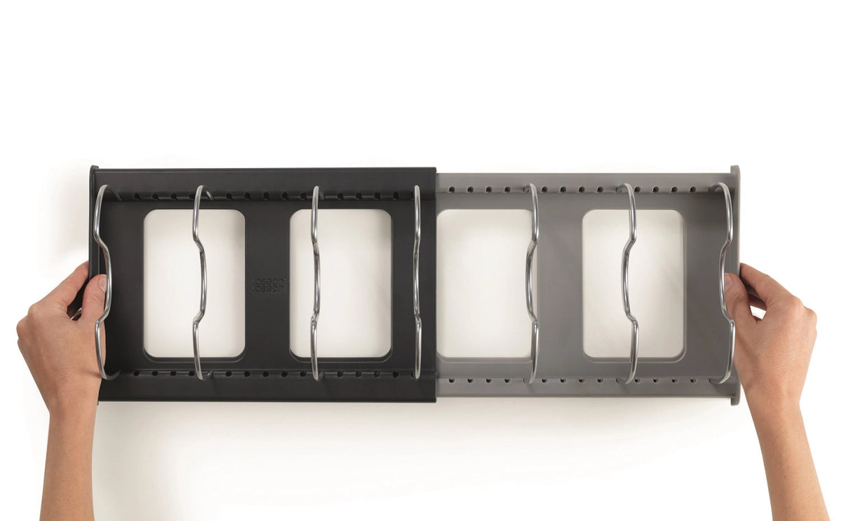 DrawerStore Organizer für mehr Kochgeschirr – Grau in Silber präsentiert im Onlineshop von KAQTU Design AG. Abwasch ist von Joseph Joseph
