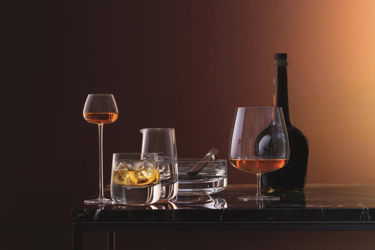 2er Set Whiskeyglas 220ml von LSA aus transparentem, mundgeblasenem Glas mit rundem Sockel, Durchmesser 9 cm, Höhe 8.6 cm.