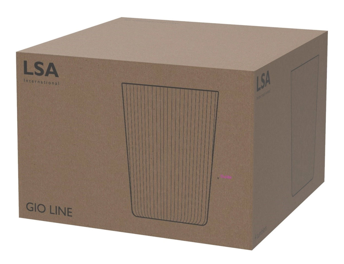 4er Set Gio Line Becher 560ml von LSA aus transparentem Glas mit linearer Textur, Durchmesser 9 cm, Höhe 12 cm, auf hellem Untergrund abgebildet.