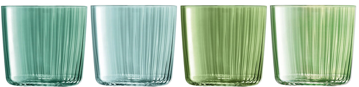 Vier niedrige Trinkgläser aus Glas mit geriffelter Textur in verschiedenen Jadegrün-Tönen, handbemalt, Durchmesser 8 cm, Höhe 7.3 cm, Marke LSA.