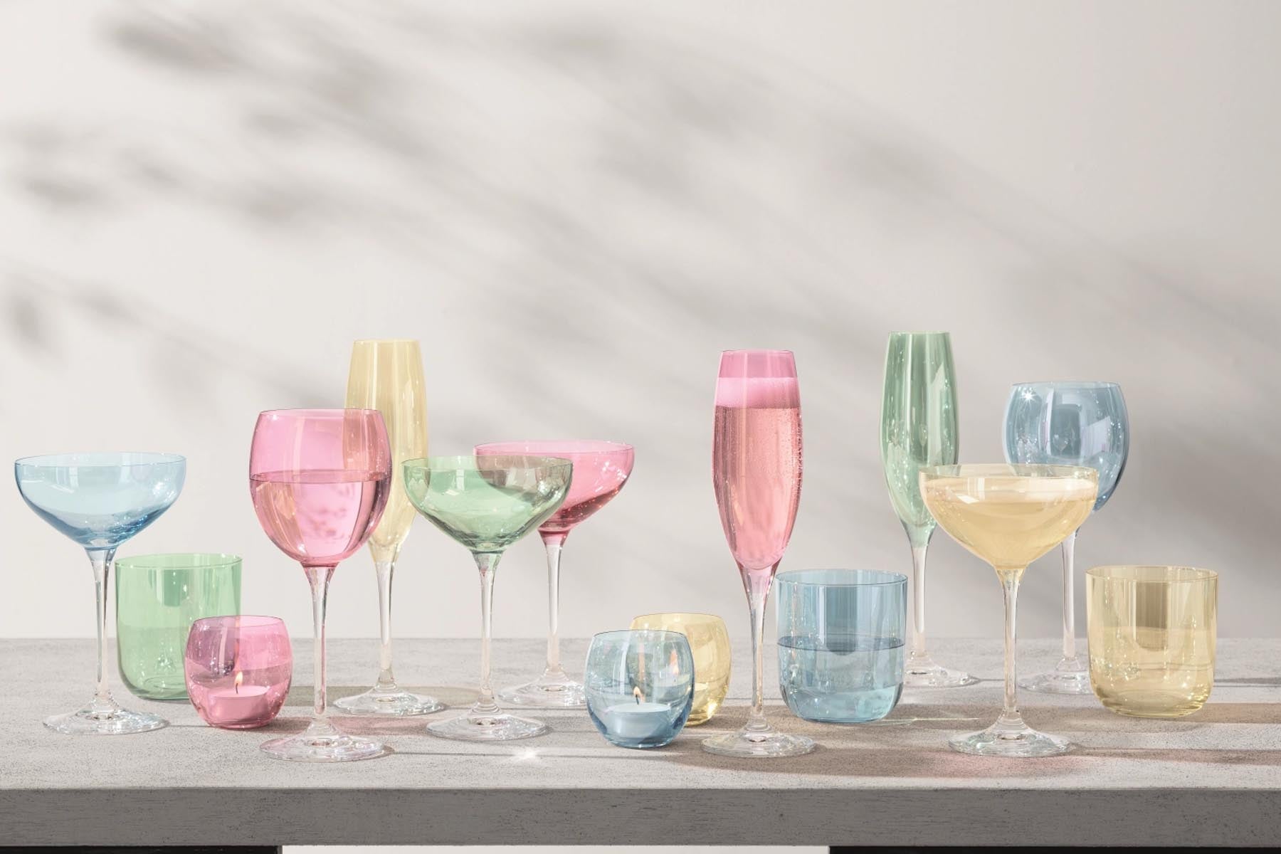 Elegantes 4er Set Polka Sektkelche in sanften Pastellfarben, ideal für festliche Anlässe und stilvolle Tischdekoration.