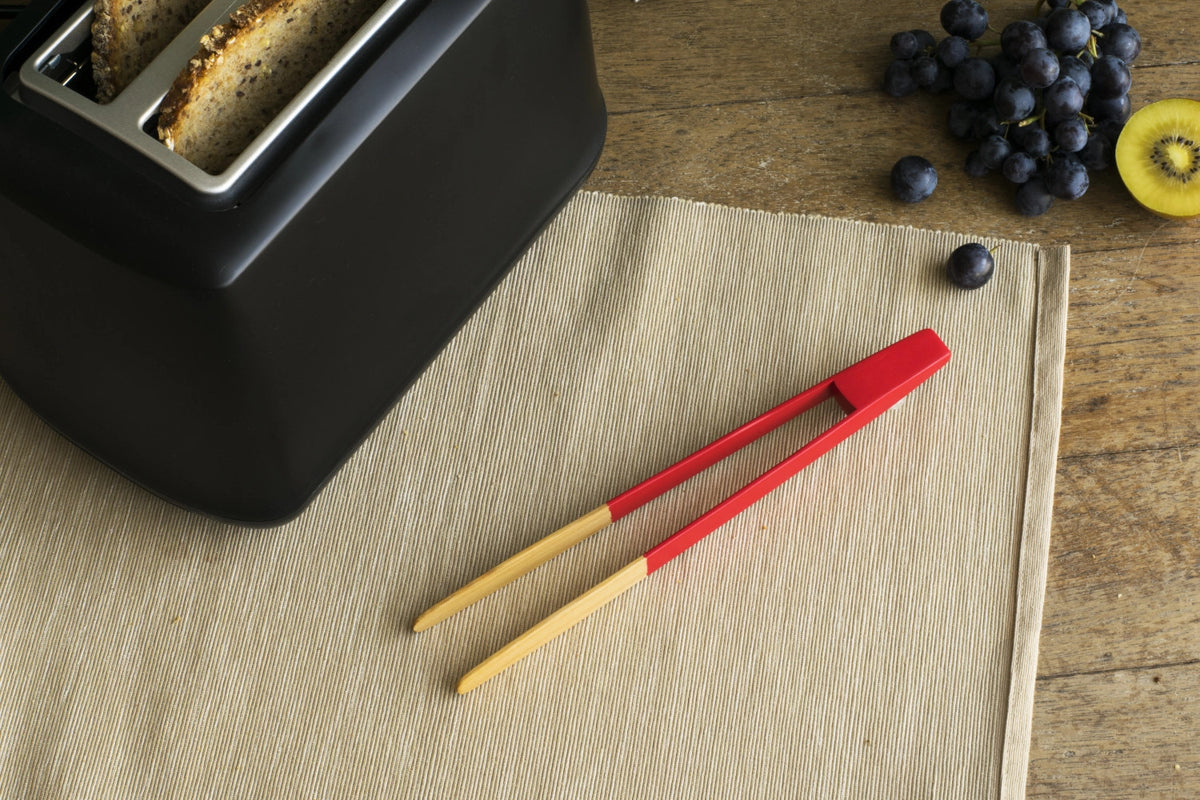Pebbly Zange, Rot, 24cm in Rot präsentiert im Onlineshop von KAQTU Design AG. Zange ist von Pebbly