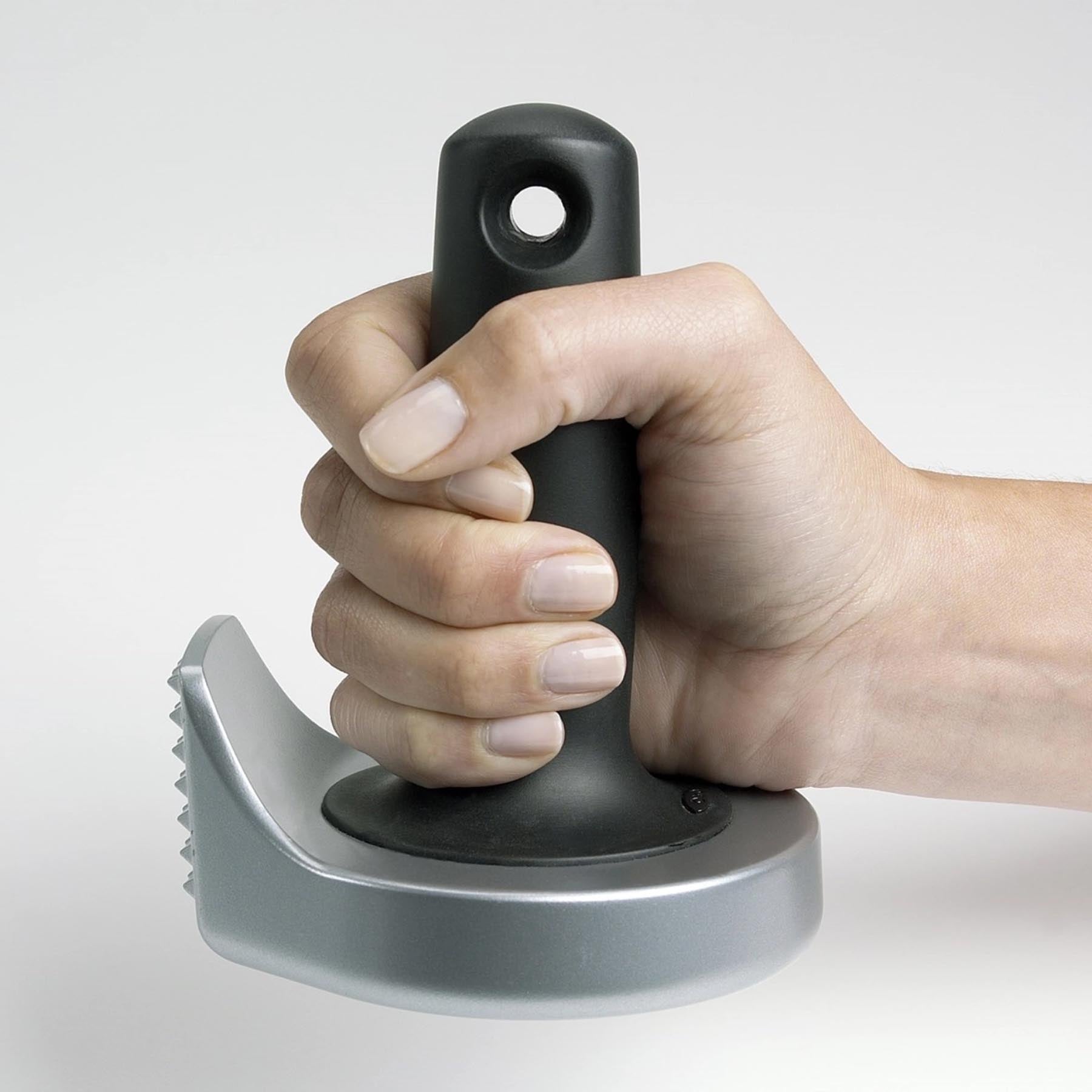 Vielseitiger GG Fleischhammer mit Antihaftbeschichtung von OXO, ideal zum Zartklopfen von Fleisch, in ansprechendem Design.