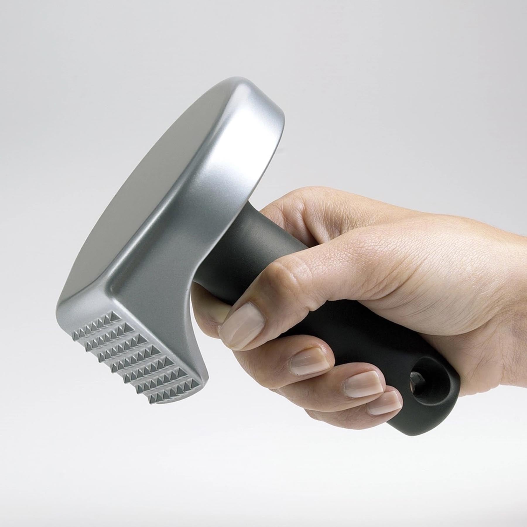 Eleganter GG Fleischhammer von OXO mit Antihaftoberfläche, perfekt zum Zartklopfen von Fleisch und für eine einfache Handhabung in der Küche.