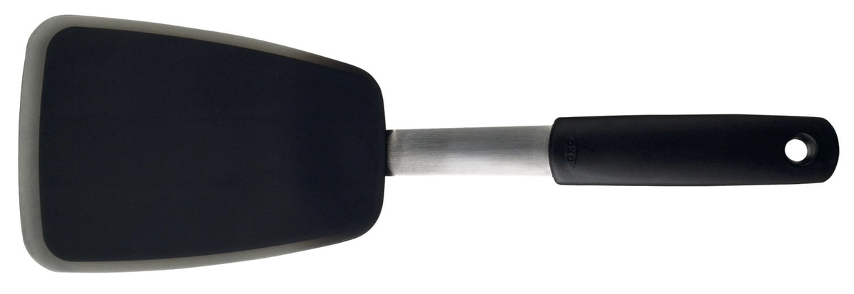 Grosser flexibler Silikon-Pfannenwender 31.7 cm in Schwarz präsentiert im Onlineshop von KAQTU Design AG. Pfannenwender ist von OXO