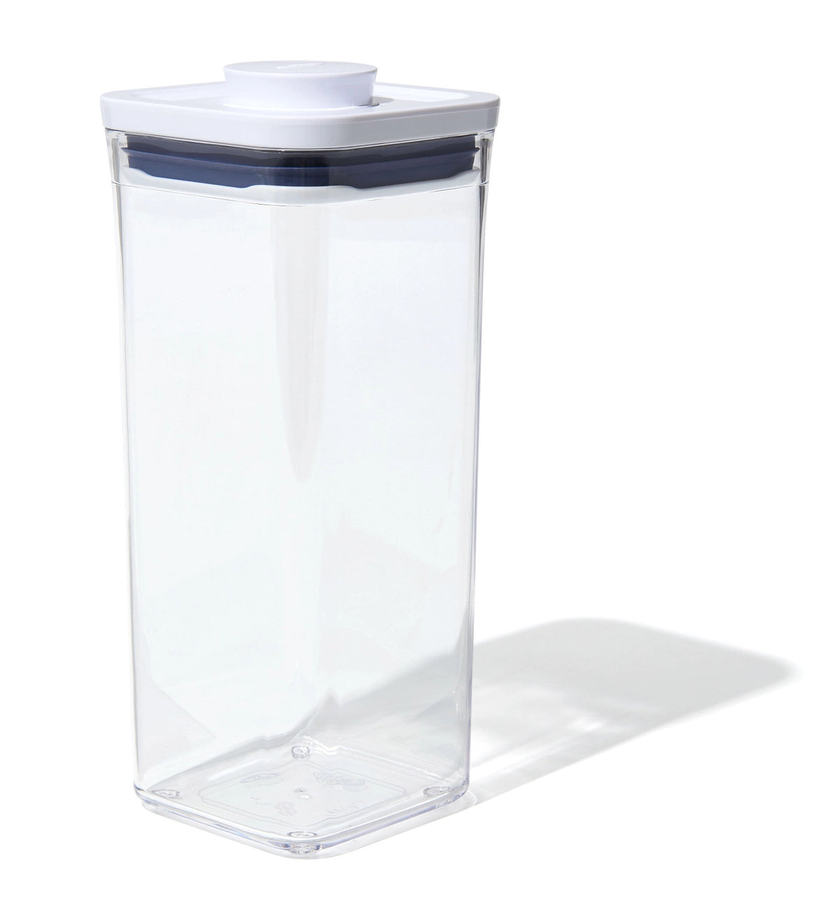 POP 2.0 Behälter klein quadratisch, 10.6x10.6x24 cm, 1.6 l in Transparent präsentiert im Onlineshop von KAQTU Design AG. Aufbewahrungsdose ist von OXO